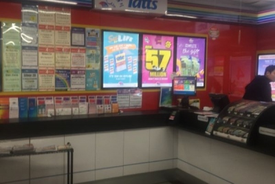 Brentford Square Newsagency (RDT391)