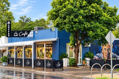 Busting Cafe Near Benalla (AP2601)